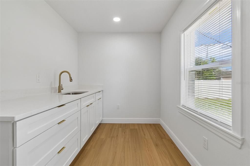 En Venta: $599,000 (4 camas, 3 baños, 1637 Pies cuadrados)