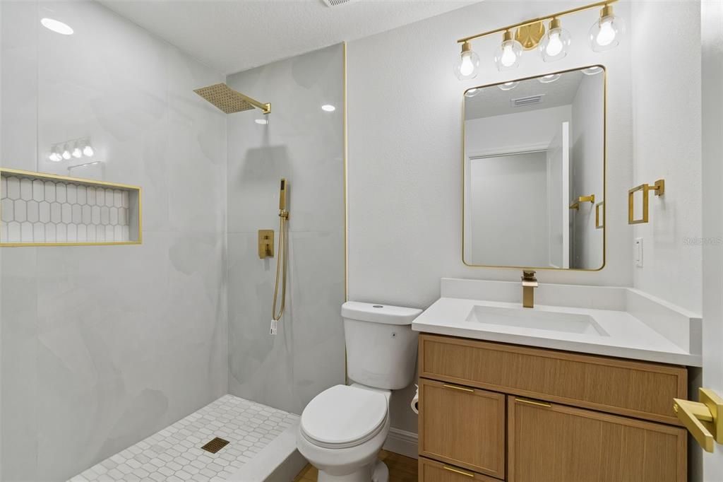 En Venta: $599,000 (4 camas, 3 baños, 1637 Pies cuadrados)
