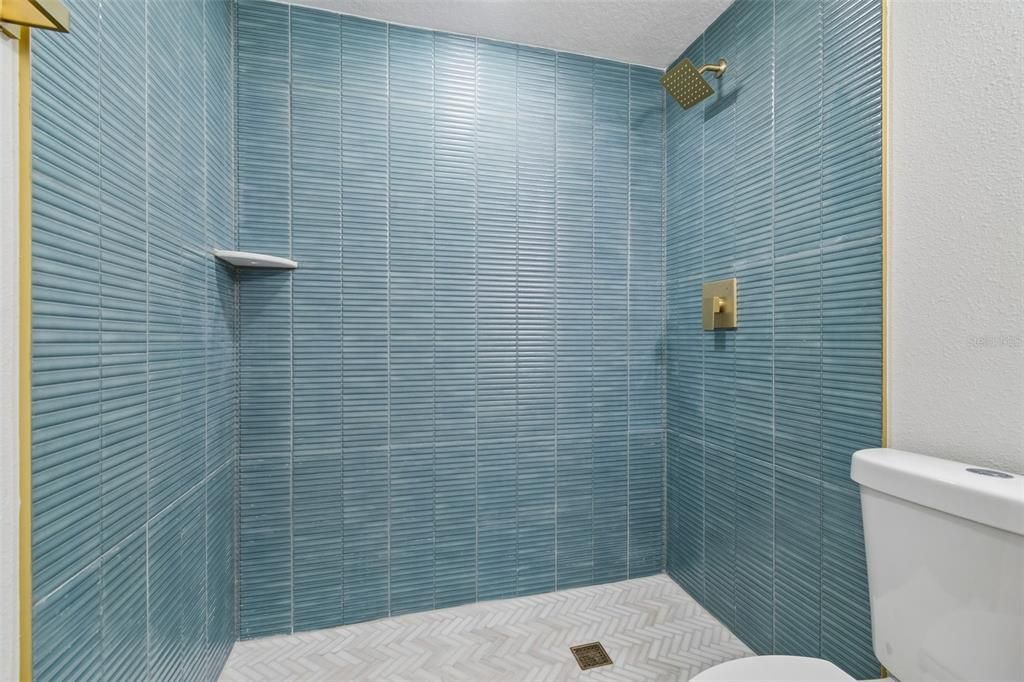 En Venta: $599,000 (4 camas, 3 baños, 1637 Pies cuadrados)