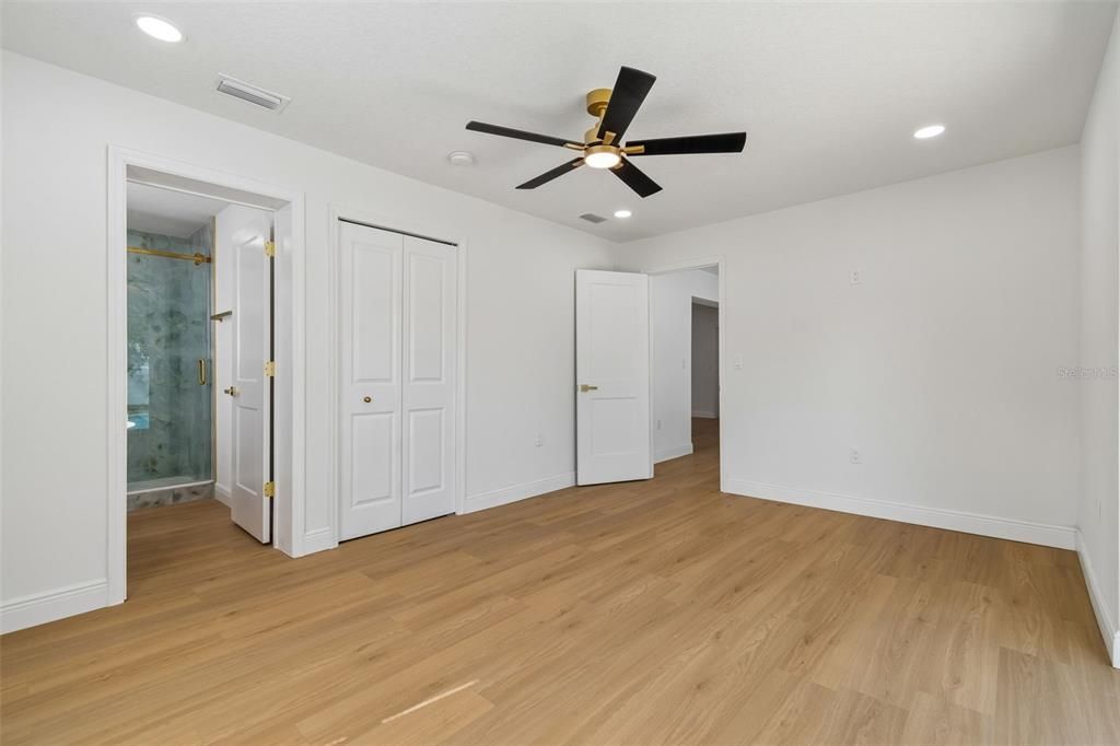 En Venta: $599,000 (4 camas, 3 baños, 1637 Pies cuadrados)