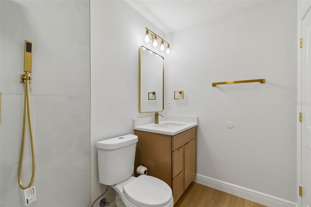 En Venta: $599,000 (4 camas, 3 baños, 1637 Pies cuadrados)
