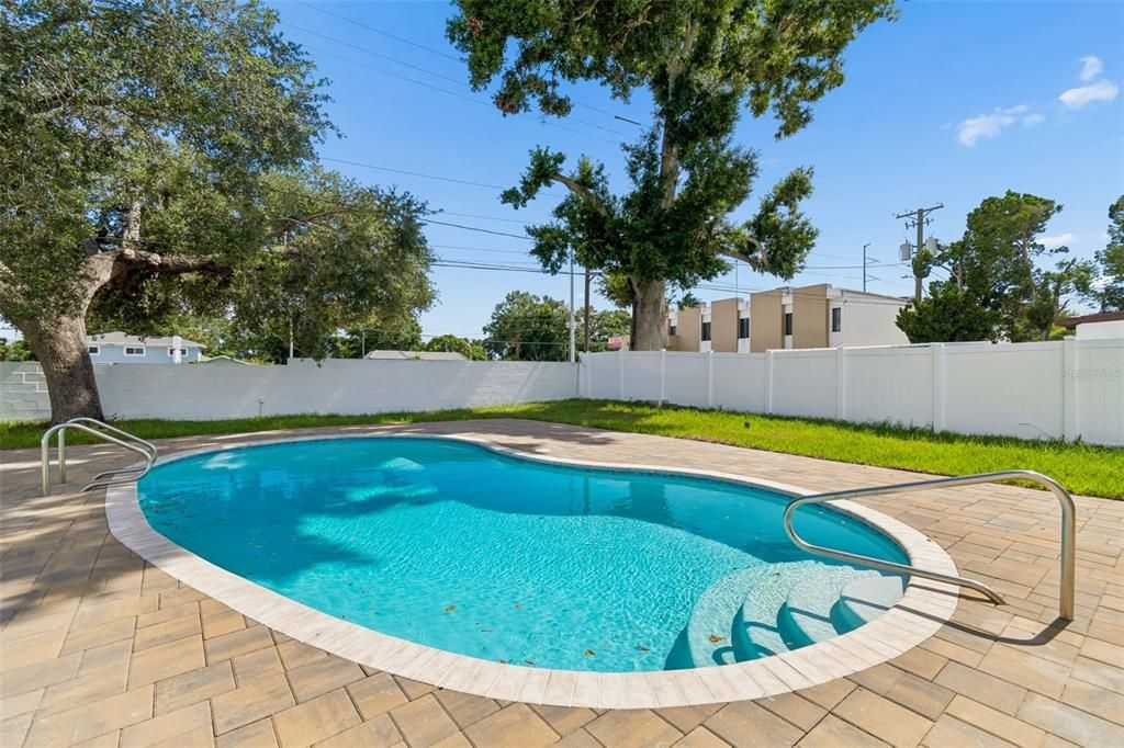 En Venta: $599,000 (4 camas, 3 baños, 1637 Pies cuadrados)