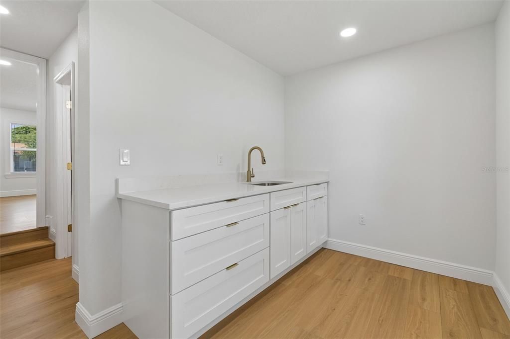 En Venta: $599,000 (4 camas, 3 baños, 1637 Pies cuadrados)