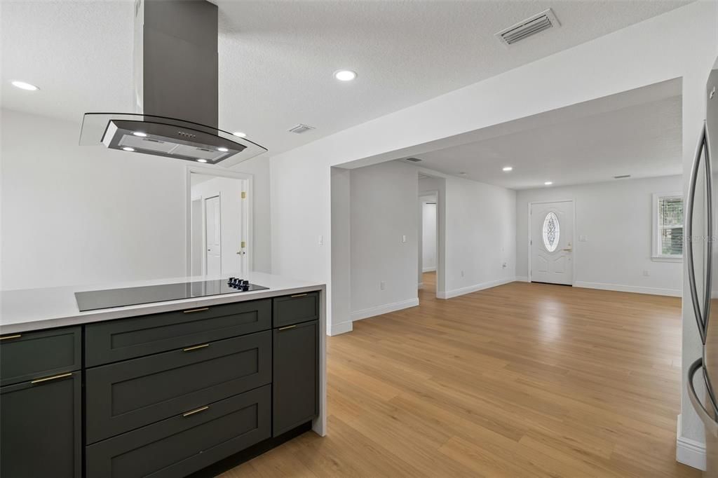 En Venta: $599,000 (4 camas, 3 baños, 1637 Pies cuadrados)