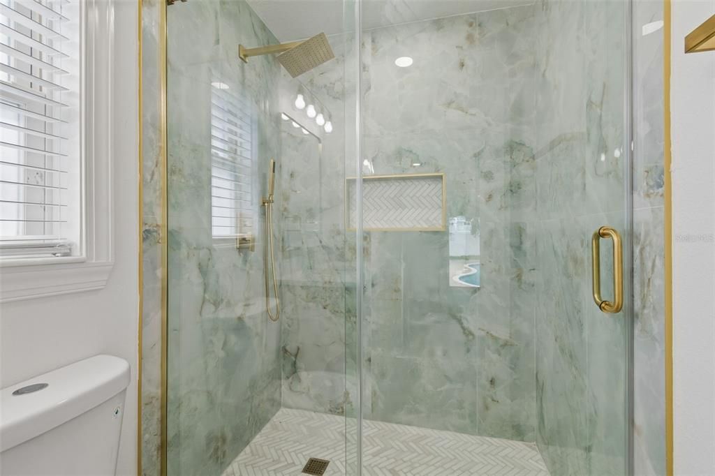 En Venta: $599,000 (4 camas, 3 baños, 1637 Pies cuadrados)