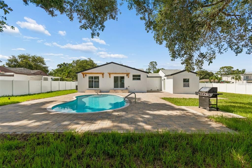 En Venta: $599,000 (4 camas, 3 baños, 1637 Pies cuadrados)
