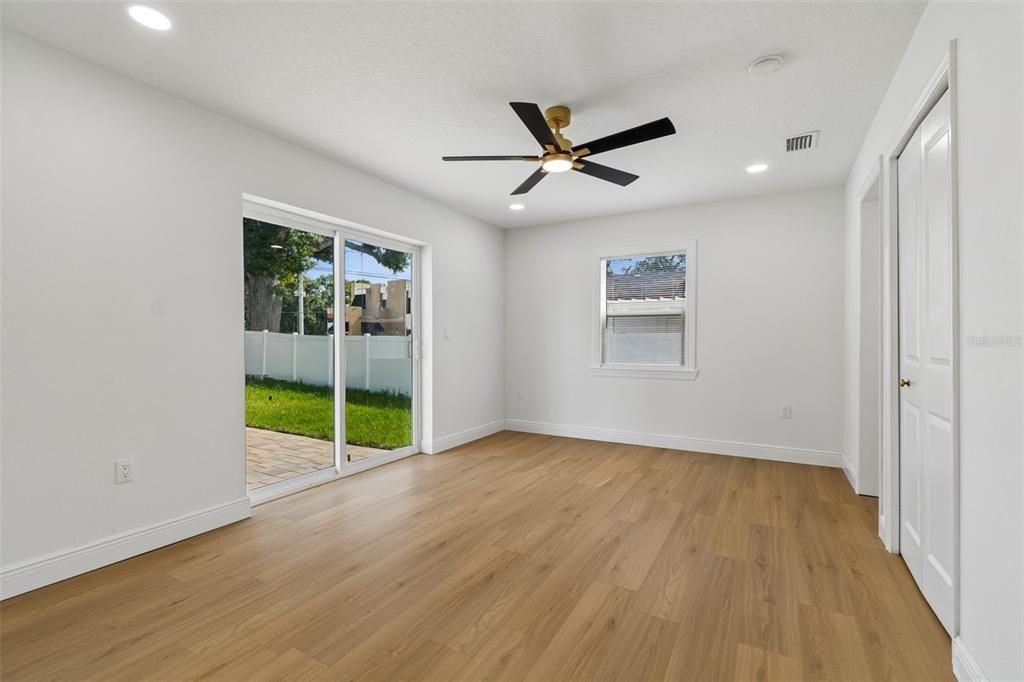En Venta: $599,000 (4 camas, 3 baños, 1637 Pies cuadrados)