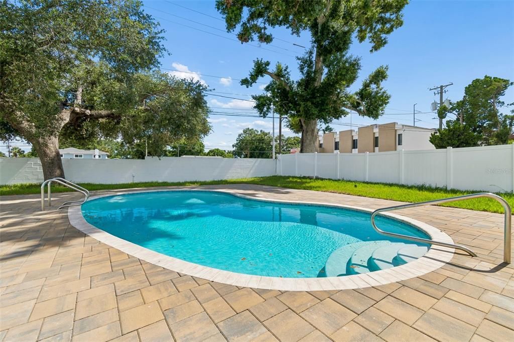 En Venta: $599,000 (4 camas, 3 baños, 1637 Pies cuadrados)