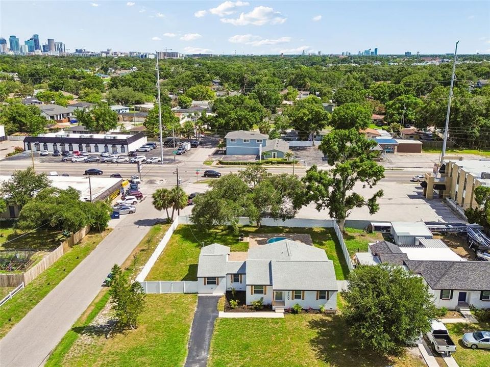 En Venta: $599,000 (4 camas, 3 baños, 1637 Pies cuadrados)