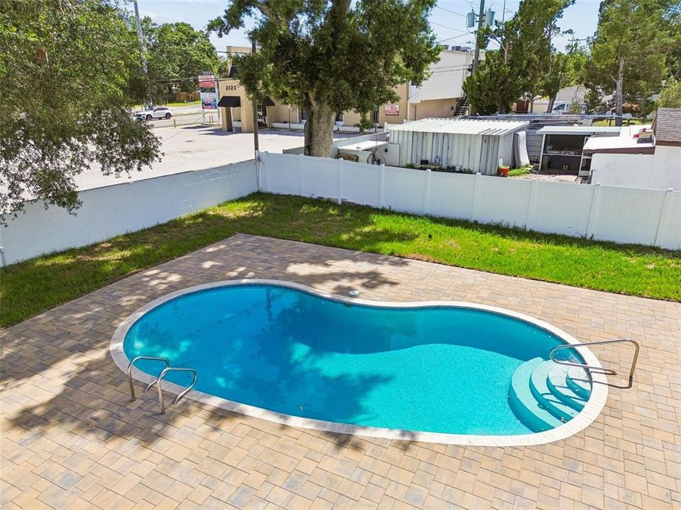 En Venta: $599,000 (4 camas, 3 baños, 1637 Pies cuadrados)