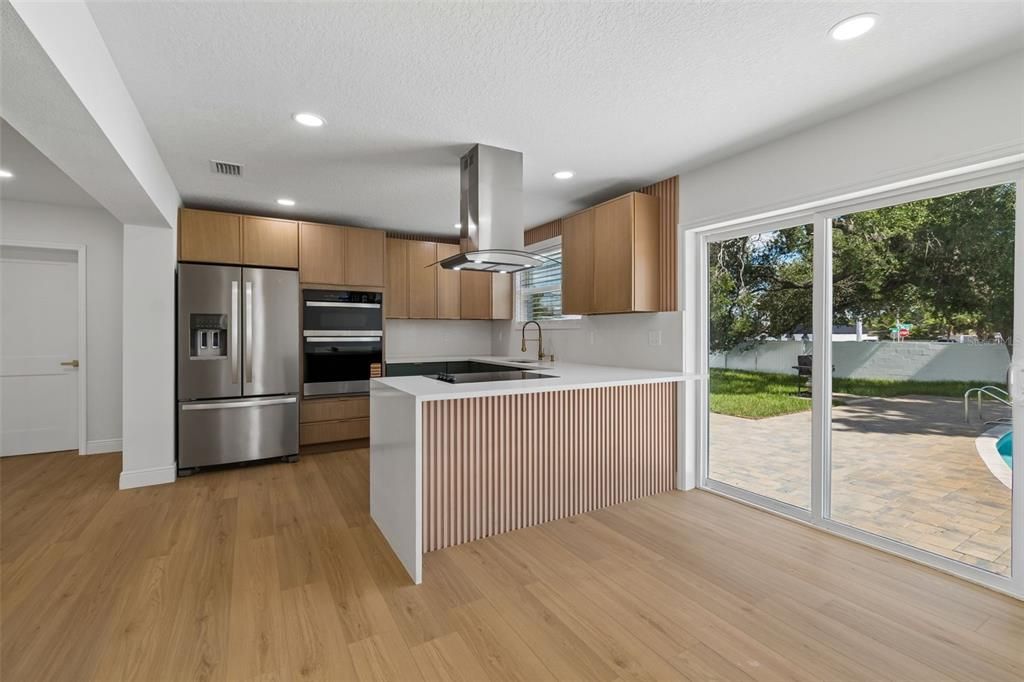 En Venta: $599,000 (4 camas, 3 baños, 1637 Pies cuadrados)
