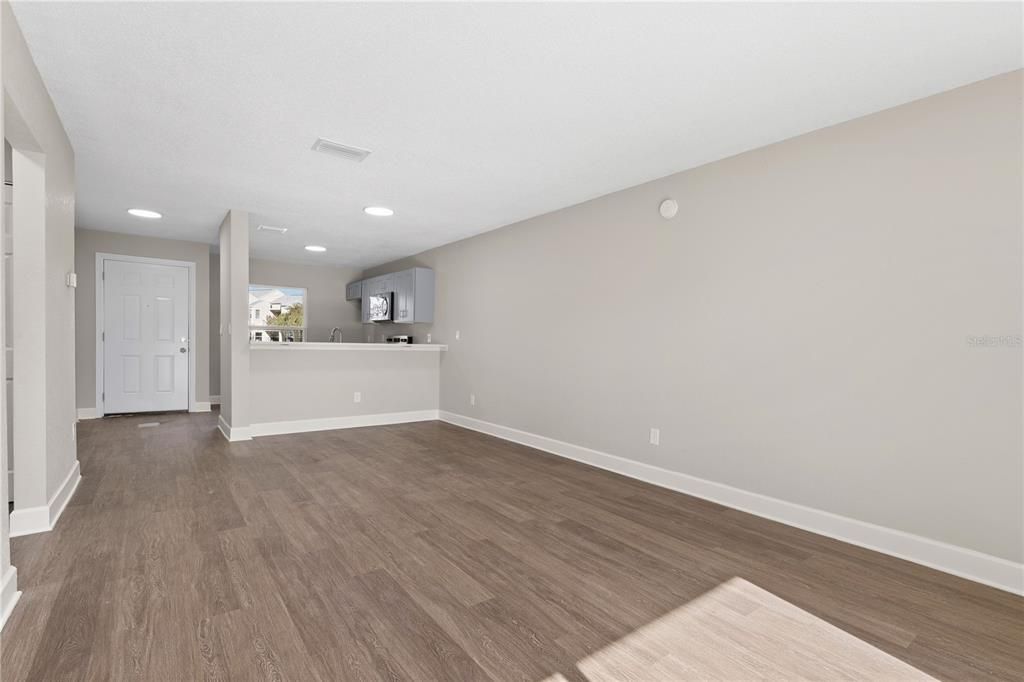 For Sale: $115,000 (1 beds, 1 baths, 680 Square Feet)