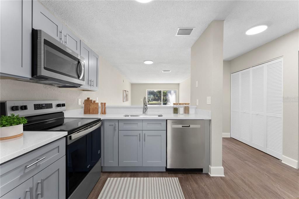 For Sale: $115,000 (1 beds, 1 baths, 680 Square Feet)