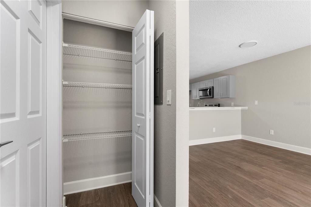 For Sale: $115,000 (1 beds, 1 baths, 680 Square Feet)