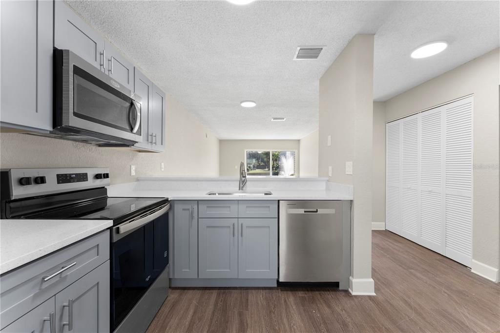 For Sale: $115,000 (1 beds, 1 baths, 680 Square Feet)