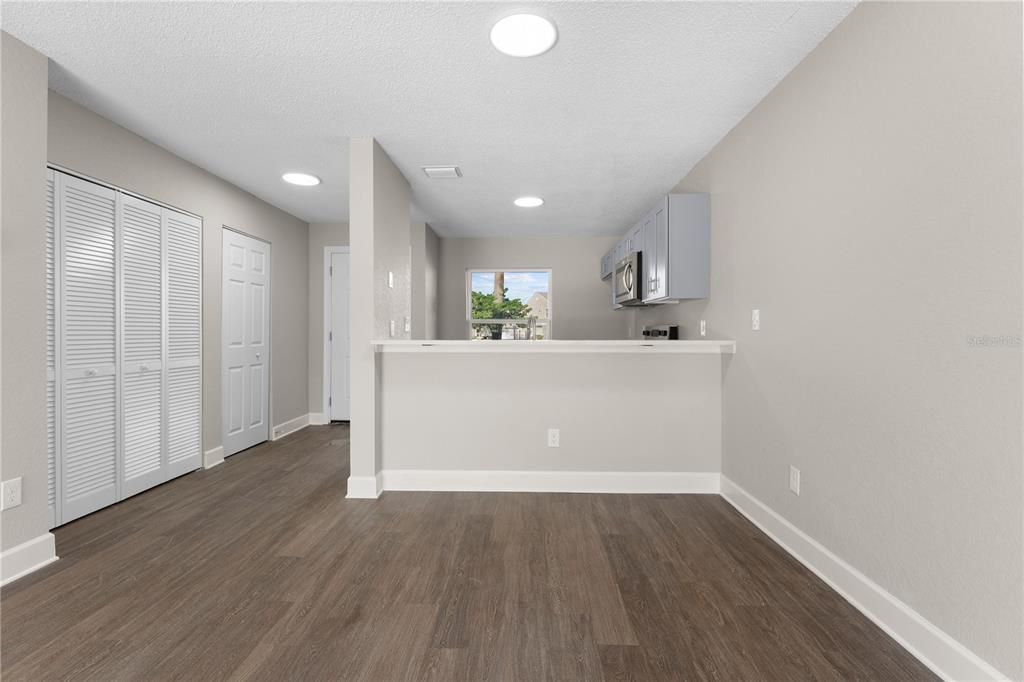 For Sale: $115,000 (1 beds, 1 baths, 680 Square Feet)