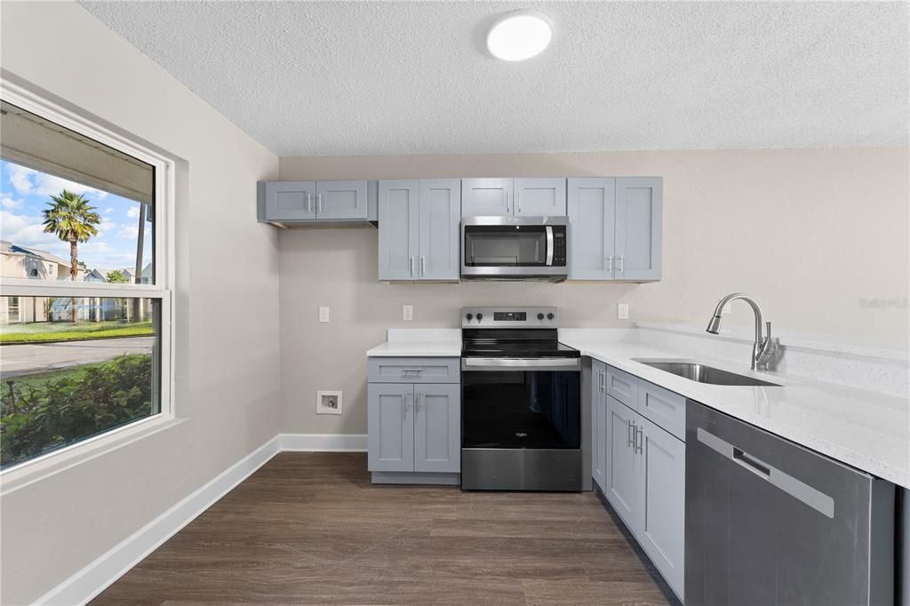 For Sale: $115,000 (1 beds, 1 baths, 680 Square Feet)