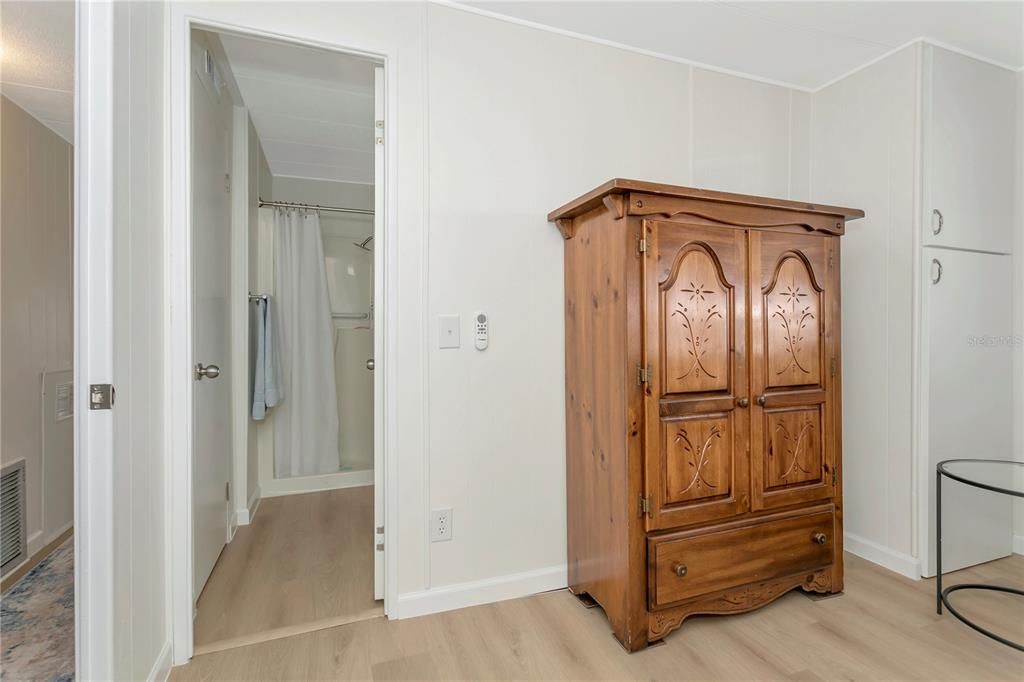 На продажу: $152,000 (2 спален, 2 ванн, 1040 Квадратных фут)