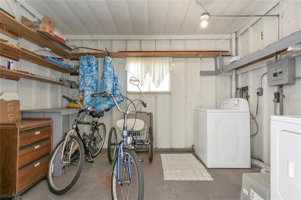 На продажу: $152,000 (2 спален, 2 ванн, 1040 Квадратных фут)