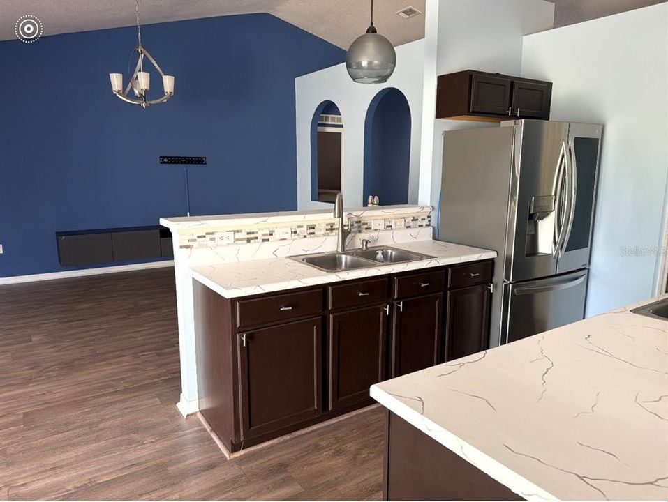 For Rent: $2,100 (3 beds, 2 baths, 2047 Square Feet)