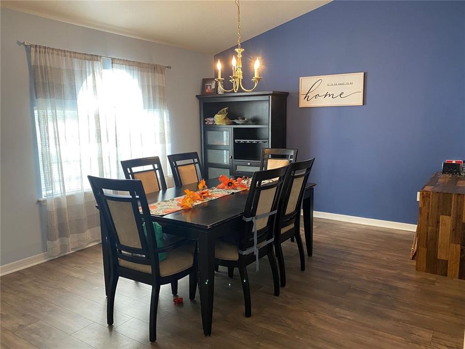 For Rent: $2,100 (3 beds, 2 baths, 2047 Square Feet)