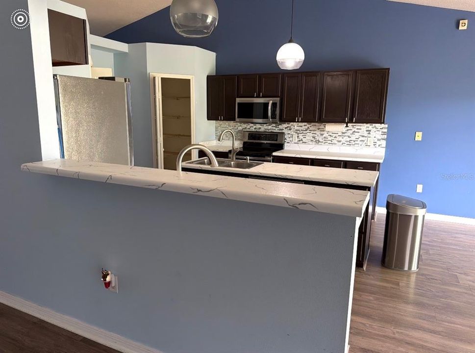 For Rent: $2,100 (3 beds, 2 baths, 2047 Square Feet)