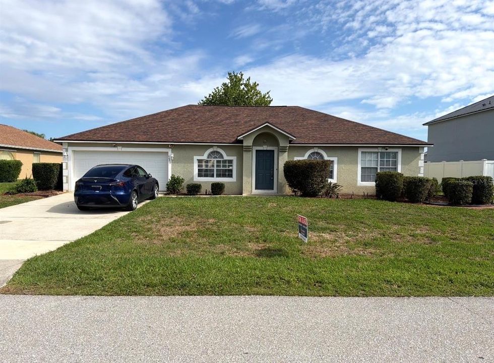 For Rent: $2,100 (3 beds, 2 baths, 2047 Square Feet)