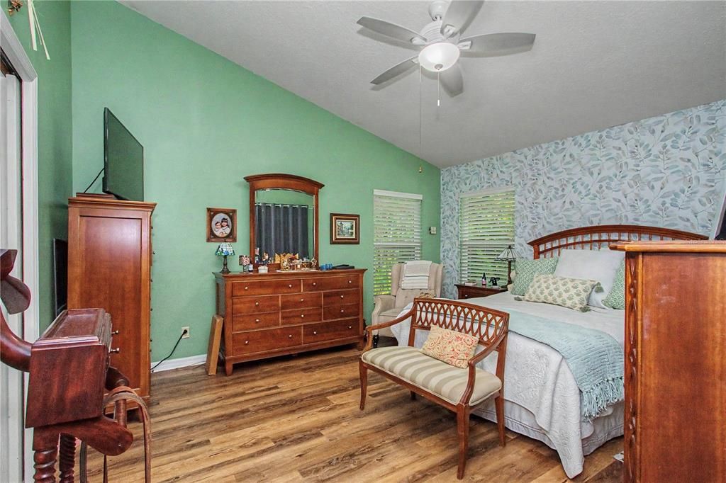 For Sale: $410,000 (3 beds, 2 baths, 2013 Square Feet)