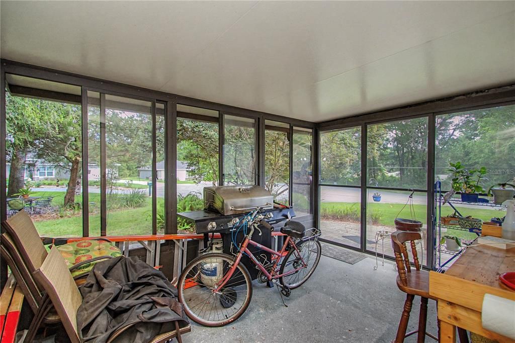 For Sale: $410,000 (3 beds, 2 baths, 2013 Square Feet)