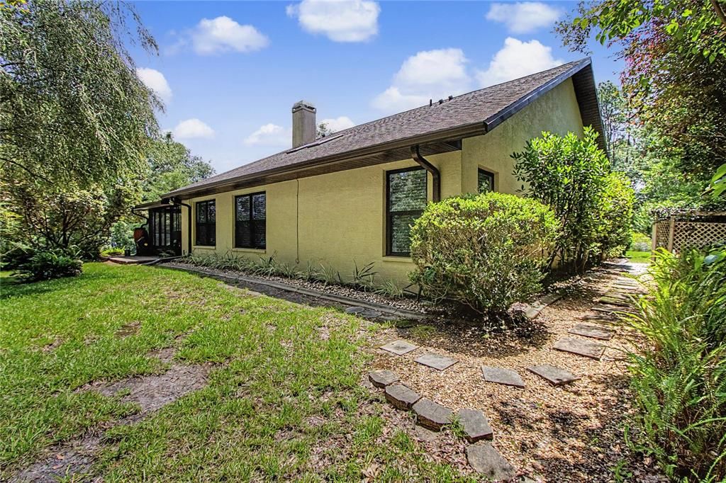 For Sale: $410,000 (3 beds, 2 baths, 2013 Square Feet)
