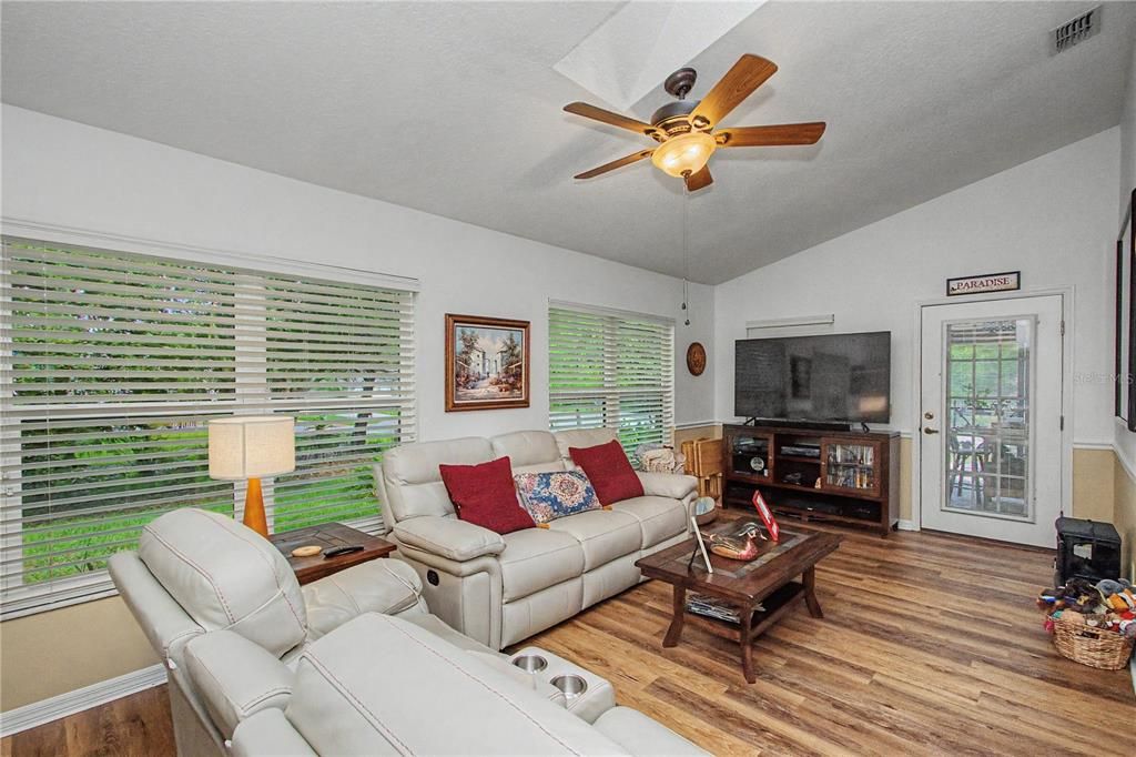 For Sale: $410,000 (3 beds, 2 baths, 2013 Square Feet)