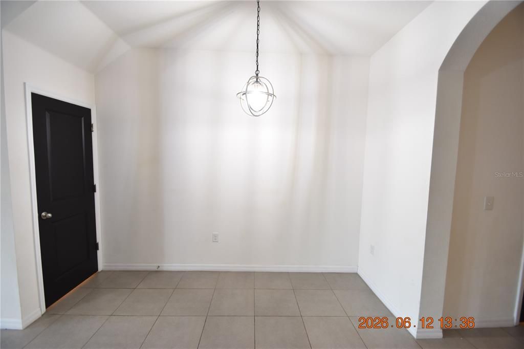 В аренду: $2,300 (3 спален, 2 ванн, 1707 Квадратных фут)