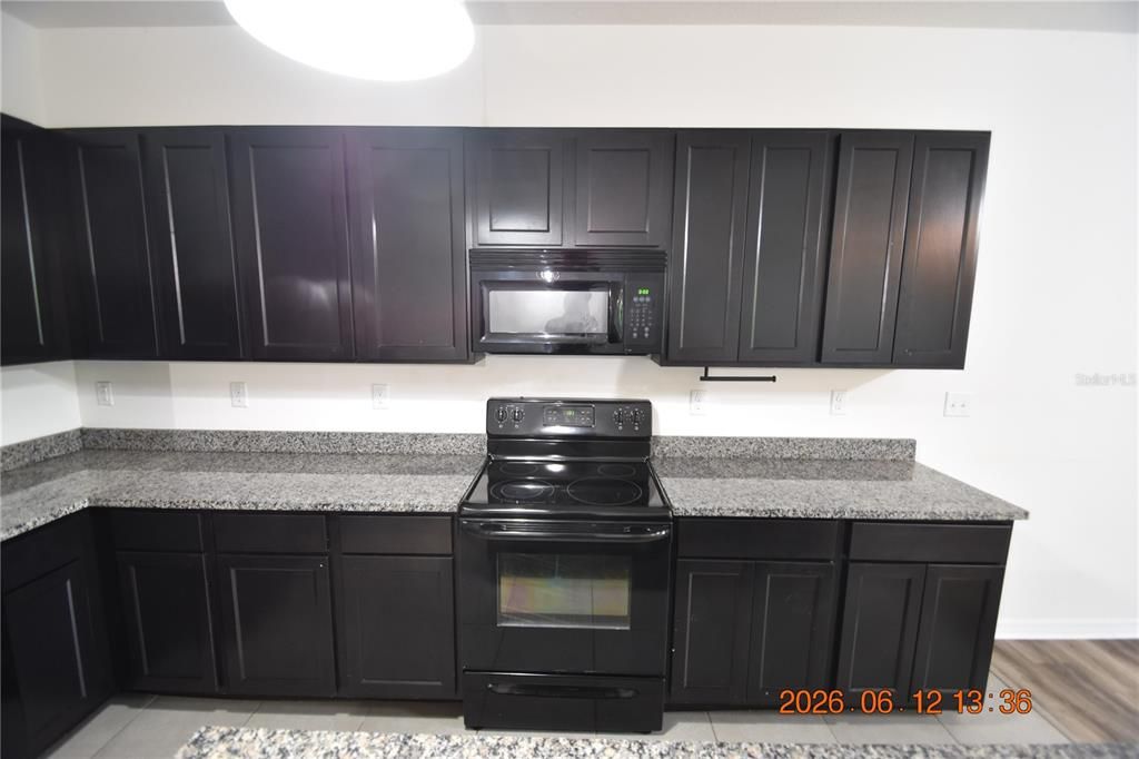 В аренду: $2,300 (3 спален, 2 ванн, 1707 Квадратных фут)