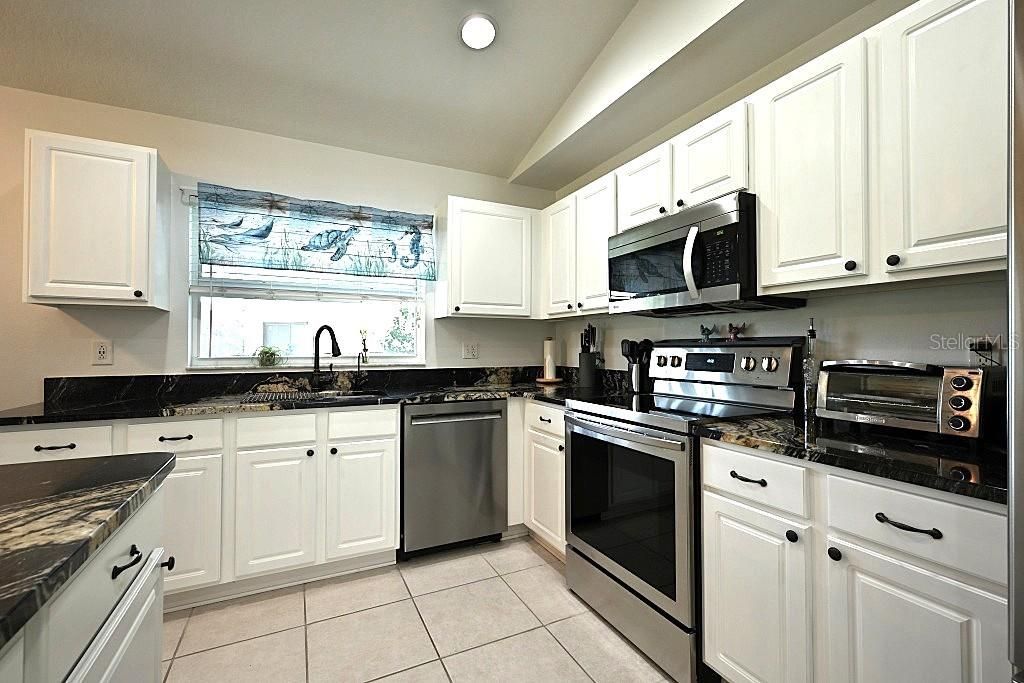 For Sale: $439,900 (3 beds, 2 baths, 1956 Square Feet)