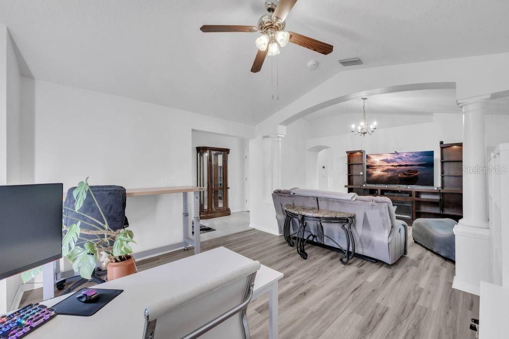 For Sale: $439,900 (3 beds, 2 baths, 1956 Square Feet)