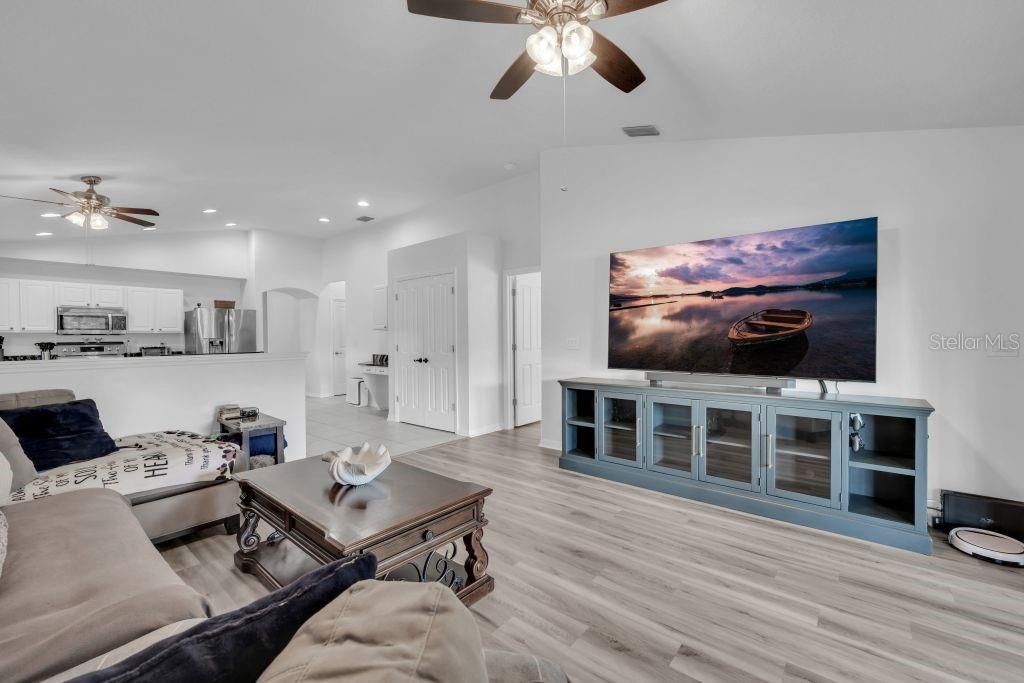 For Sale: $439,900 (3 beds, 2 baths, 1956 Square Feet)