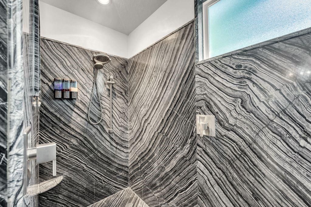 For Sale: $439,900 (3 beds, 2 baths, 1956 Square Feet)