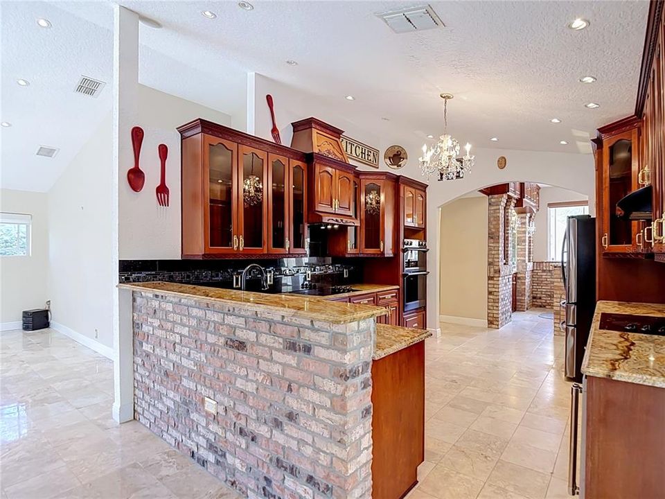 En Venta: $545,000 (3 camas, 2 baños, 2335 Pies cuadrados)