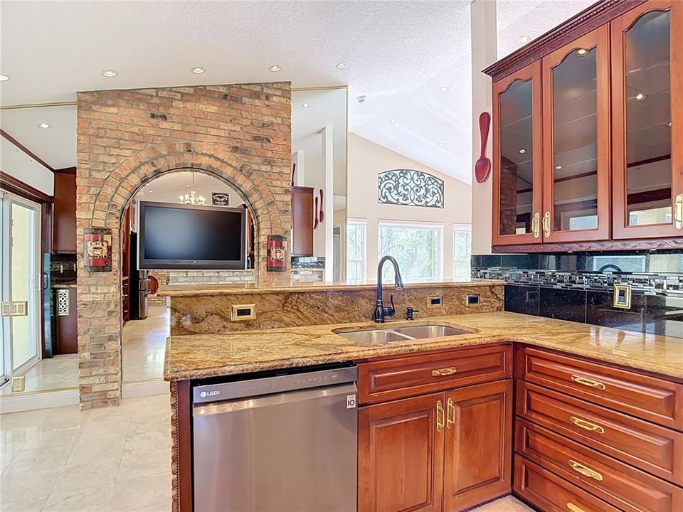 En Venta: $545,000 (3 camas, 2 baños, 2335 Pies cuadrados)