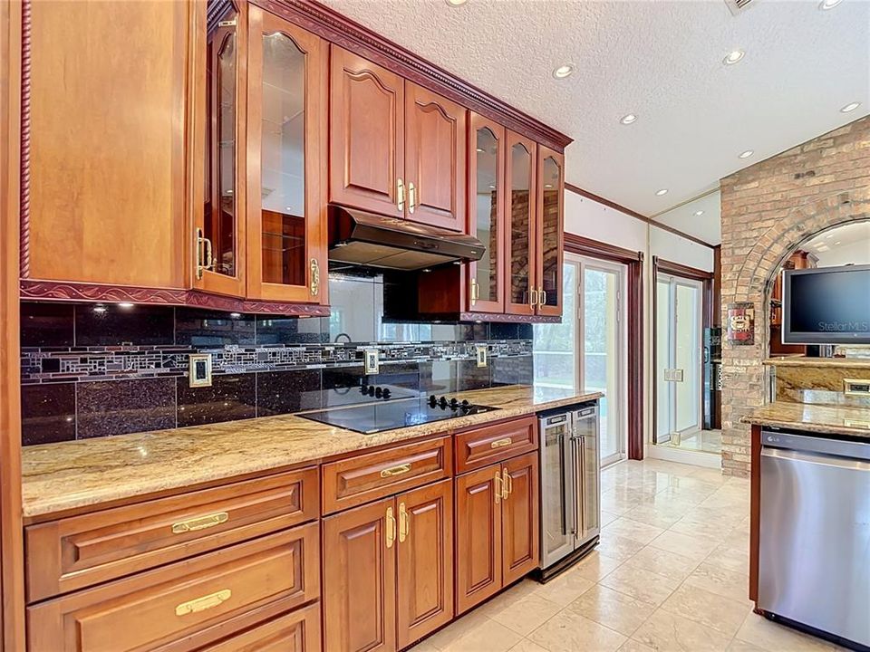 En Venta: $545,000 (3 camas, 2 baños, 2335 Pies cuadrados)