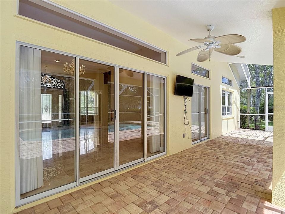 En Venta: $545,000 (3 camas, 2 baños, 2335 Pies cuadrados)