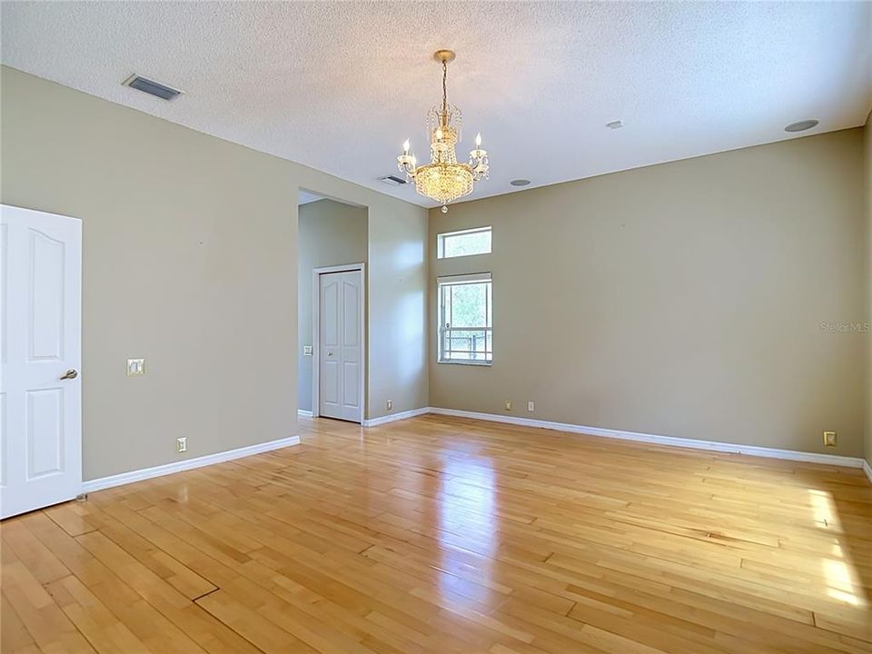 En Venta: $545,000 (3 camas, 2 baños, 2335 Pies cuadrados)