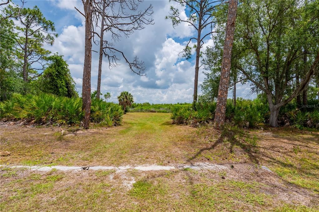 待售: $495,000 (2.45 acres)
