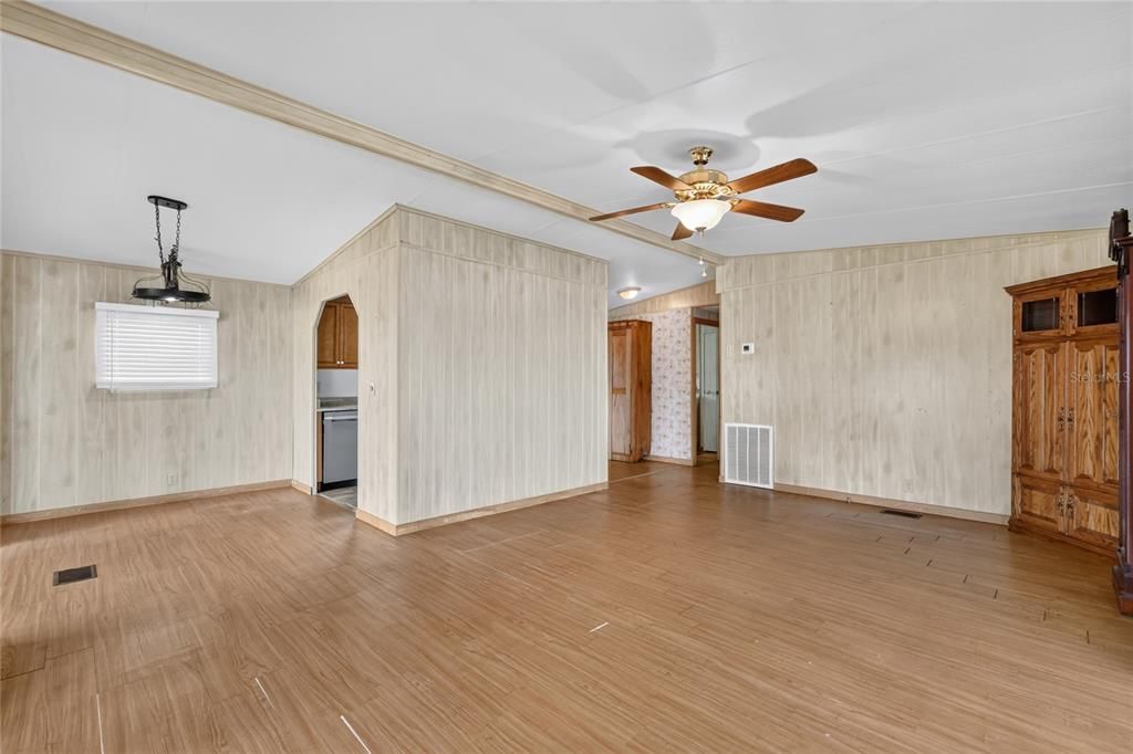 На продажу: $249,900 (2 спален, 2 ванн, 1357 Квадратных фут)