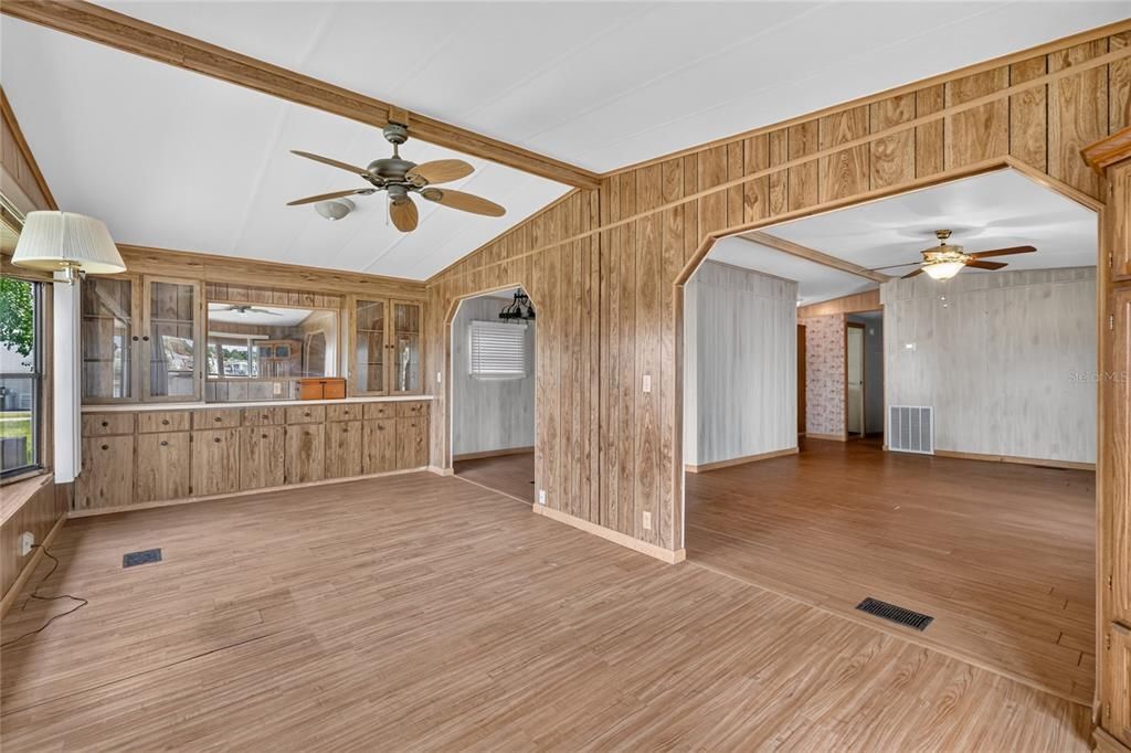 На продажу: $249,900 (2 спален, 2 ванн, 1357 Квадратных фут)