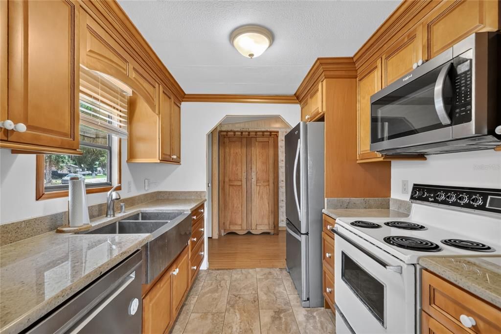 На продажу: $249,900 (2 спален, 2 ванн, 1357 Квадратных фут)