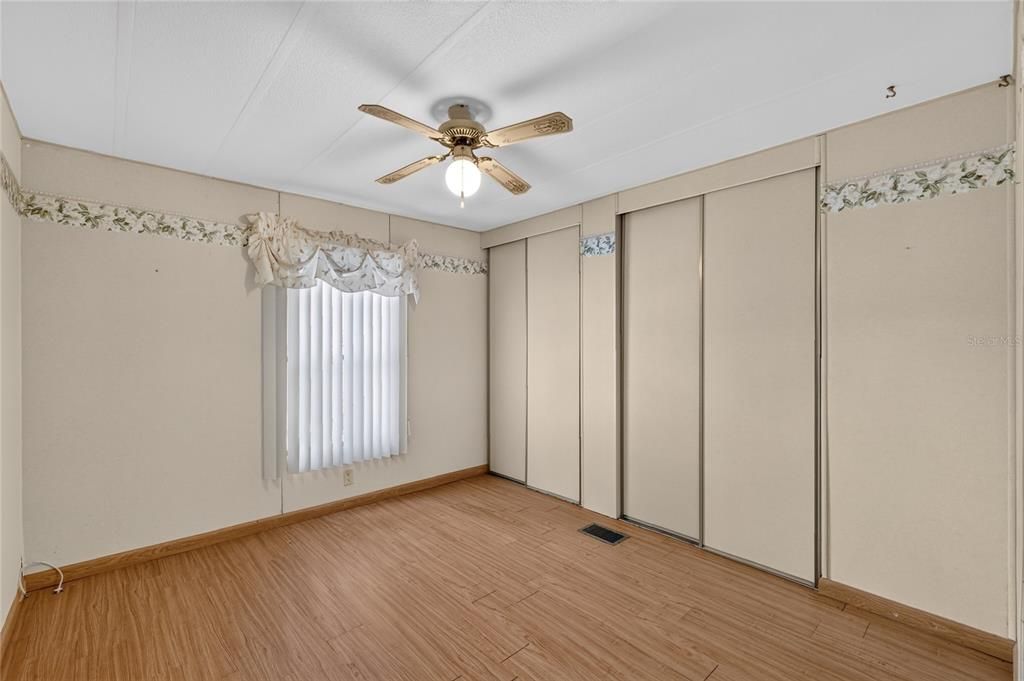 На продажу: $249,900 (2 спален, 2 ванн, 1357 Квадратных фут)