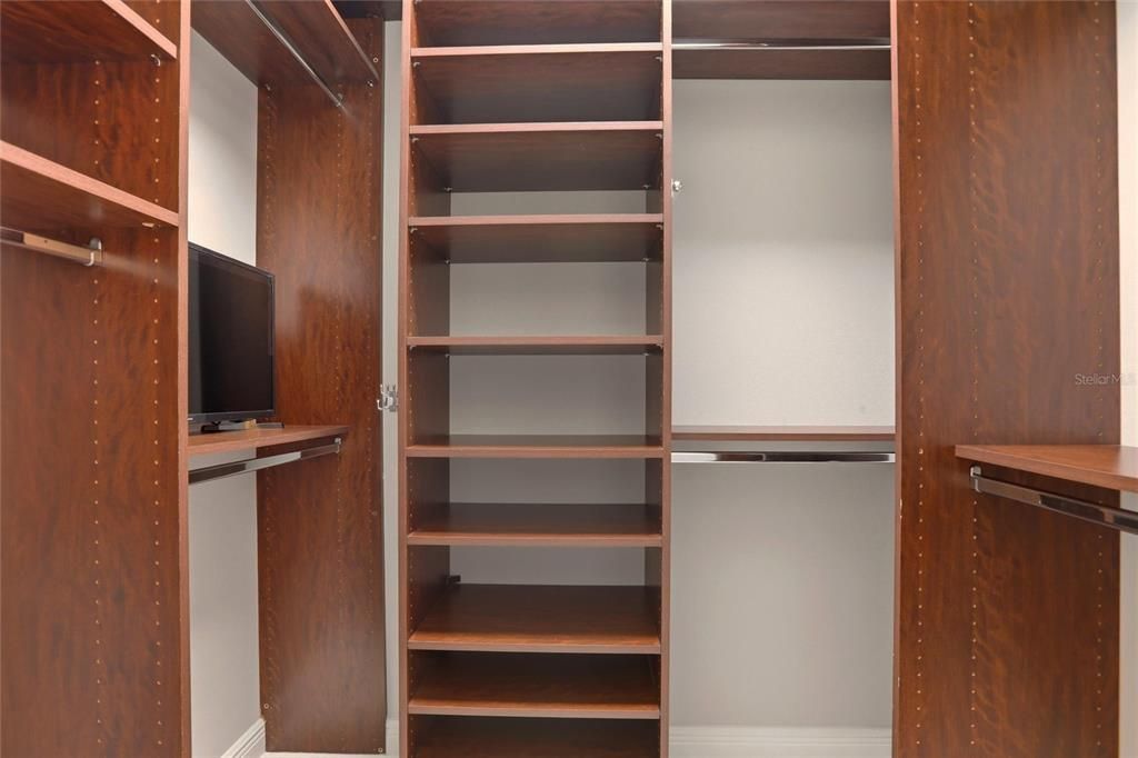For Rent: $2,950 (3 beds, 2 baths, 2262 Square Feet)