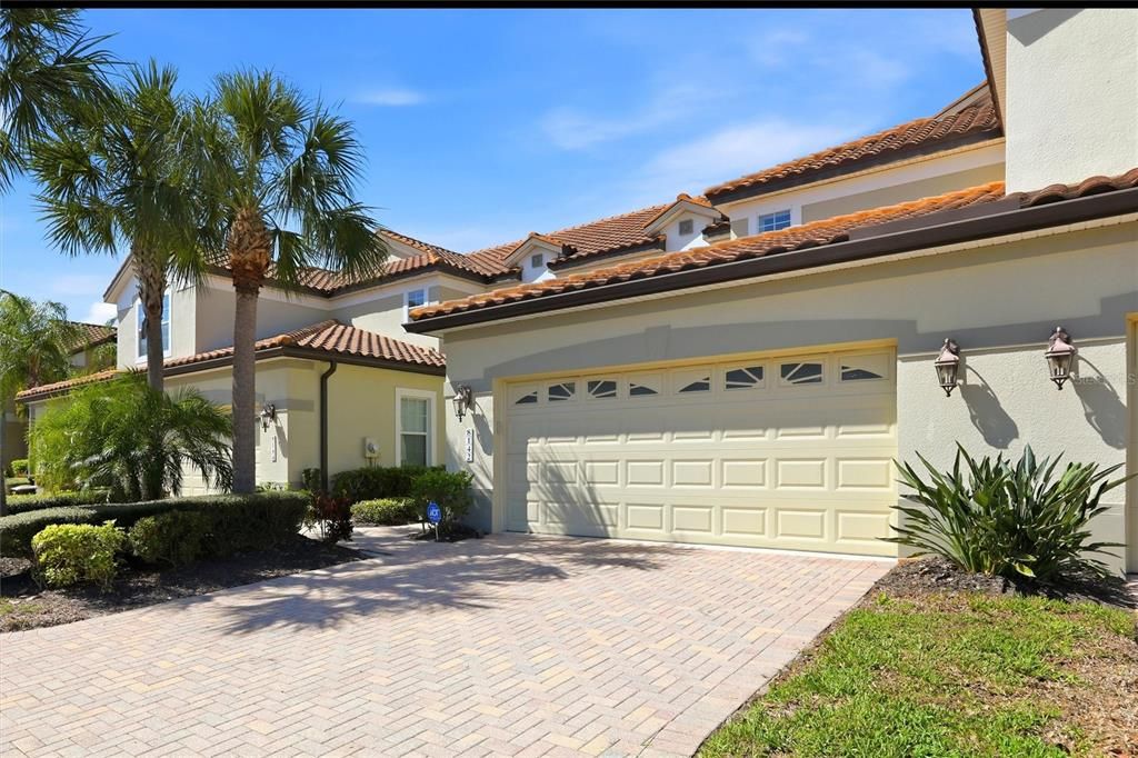 For Rent: $2,950 (3 beds, 2 baths, 2262 Square Feet)