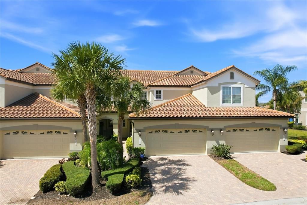 For Rent: $2,950 (3 beds, 2 baths, 2262 Square Feet)